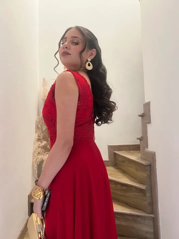 Maquillaje y peinado social invitadas a boda